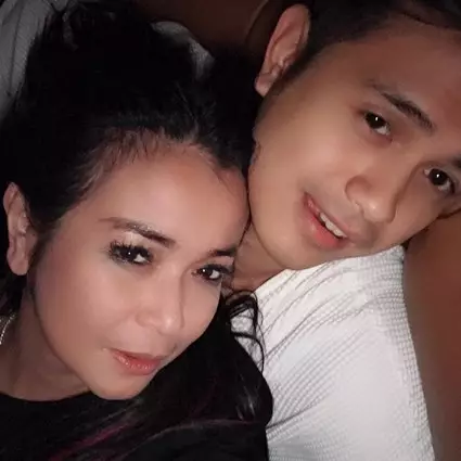 11 Potret kebersamaan Ajun Perwira &amp; kekasih, terpaut usia 17 tahun