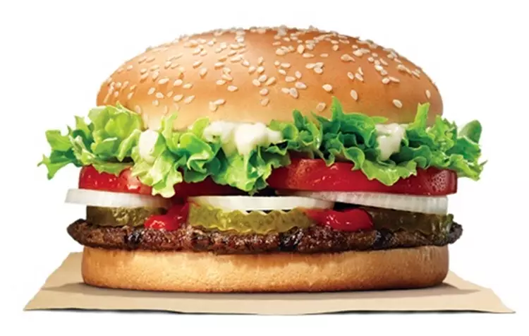 Sambut pemilu, restoran ini ajak masyarakat latihan milih lewat burger