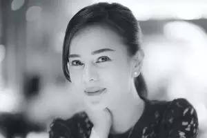 5 Rahasia cantik & awet muda Astrid Tiar meski sudah beranak dua