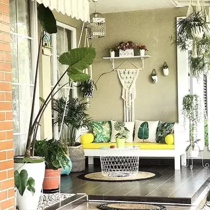 20 Desain teras rumah ini tampak simpel dan cozy abis