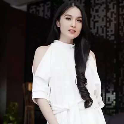 10 Harga heels Sandra Dewi ini fantastis, ada yang Rp 54 juta