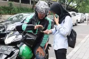 Cewek ini dapat surat usai naik ojek online, isinya bikin kaget