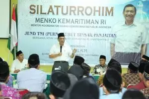 Menko Kemaritiman Luhut ajak santri Banyuwangi kembangkan startup