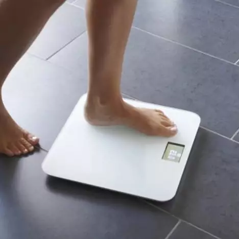 Kisah cewek pergoki pacarnya selingkuh pakai timbangan badan