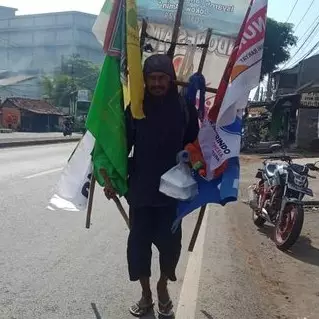 Pria ini jalan kaki Surabaya-Jakarta untuk ikut kampanye akbar di GBK