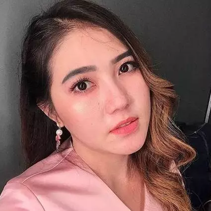 Via Vallen: Dulu saya milih Pak Prabowo, kini Pak Jokowi