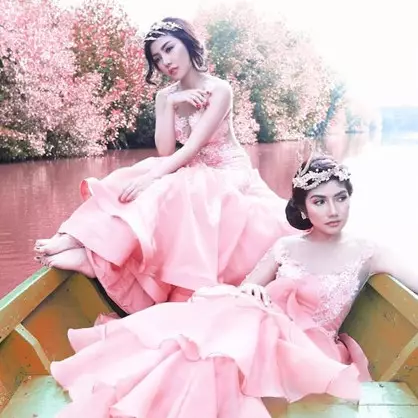 Jarang terekspos, ini 10 potret kebersamaan Bella Shofie dan adik