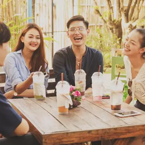 7 Cara kreatif hangout bareng teman beda umur, anti canggung