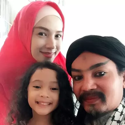 8 Pesona Benazir Endang, istri muda Limbad yang jarang tersorot