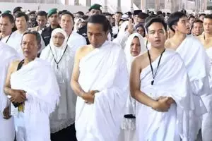Kisah haru jamaah umrah masuk pemakaman Rosulullah bersama Jokowi