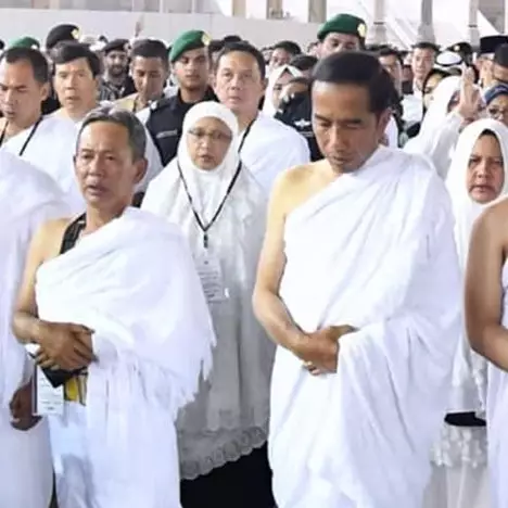 Kisah haru jamaah umrah masuk pemakaman Rosulullah bersama Jokowi