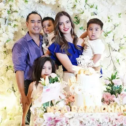 10 Momen ulang tahun Nia Ramadhani ke-29, penuh kejutan dari suami