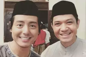 8 Potret Roger Danuarta ikut pengajian, makin mantap berhijrah