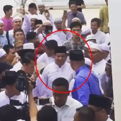 Momen Prabowo sujud syukur kemenangan di Masjid Al-Azhar