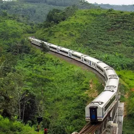 5 Jalur kereta api terindah di Indonesia, ada yang di tepi danau