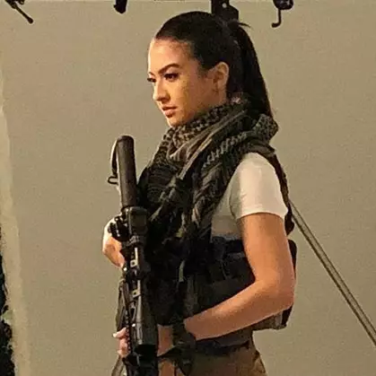 9 Aksi Raline Shah dengan senjata api, dari kecil sudah terbiasa