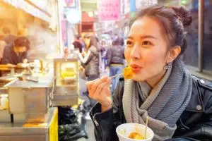 6 Cara meminimalisir budget makan saat traveling biar nggak tekor