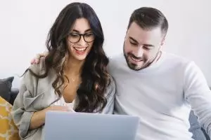 Terungkap! Pasangan harmonis jarang pamer kemesraan di medsos