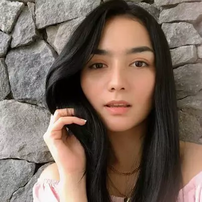 9 Potret Citra Kirana umrah, rayakan ultah ke-25 di Madinah