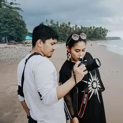 Usai dikabarkan cerai, ini 8 potret mesra Evi Masamba &amp; suami