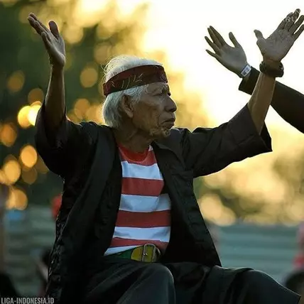 Sempat jatuh sakit, begini kondisi Mbah Hosen suporter Madura United