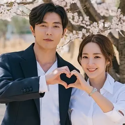 9 Aktor ganteng Korea ini pernah jadi pasangan Park Min-young