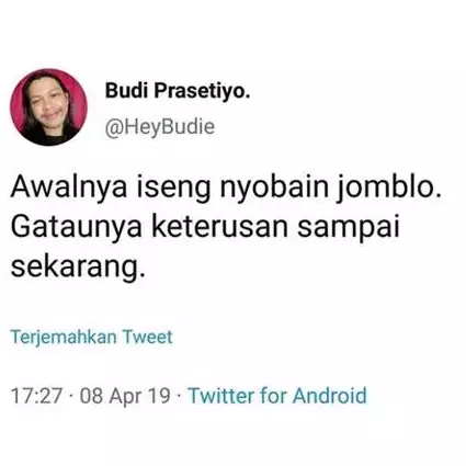 12 Cuitan lucu 'padahal jomblo' ini bikin ketawa getir