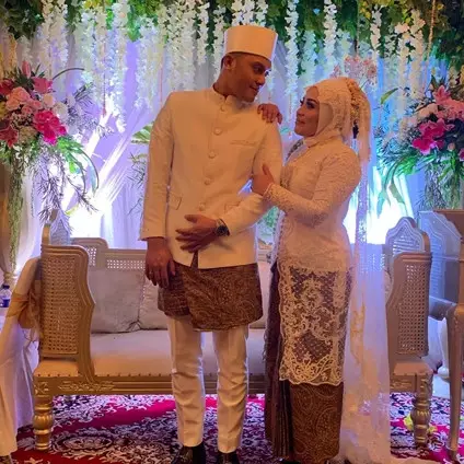 7 Potret resepsi nikah sederhana Muzdalifah, penuh kebahagiaan