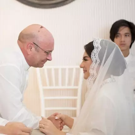 10 Potret Johan de Beule, papa bule Irish Bella yang jarang tersorot