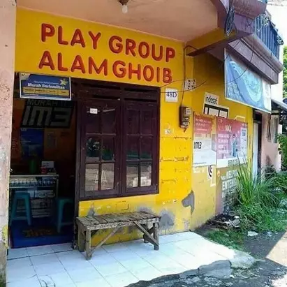 12 Tulisan lucu di kios pulsa ini nggak biasa, kocak deh