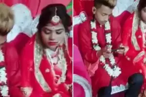 Cowok ini main PUBG pas pesta pernikahan, reaksi istrinya tak terduga