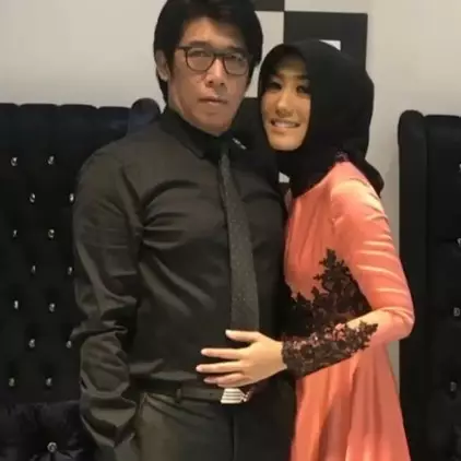 10 Potret mesra Parto Patrio &amp; istri mudanya, beda usia 18 tahun