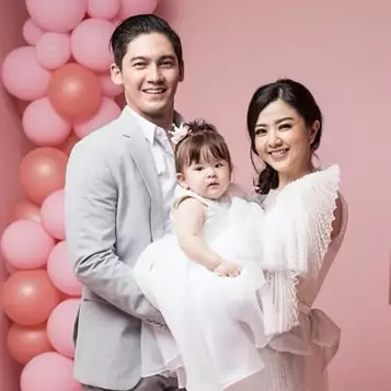 10 Momen ultah pertama putri Franda &amp; Samuel Zylgwyn, serba pink
