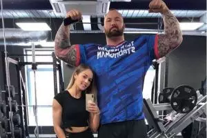 10 Potret Thor Björnsson si manusia terkuat & istri, gagah banget