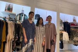 Koleksi Ramadan brand Minimal, motif burung merak jadi unggulan