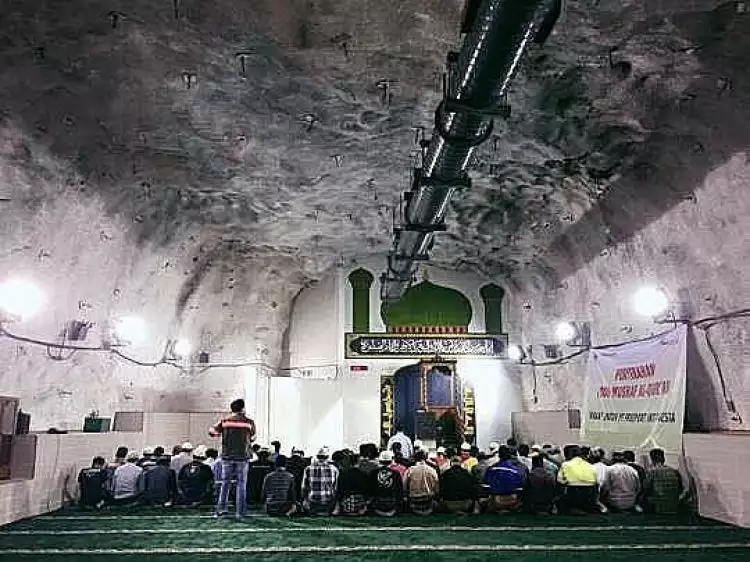 6 Masjid ini berada di bawah tanah, kebanyakan di Indonesia