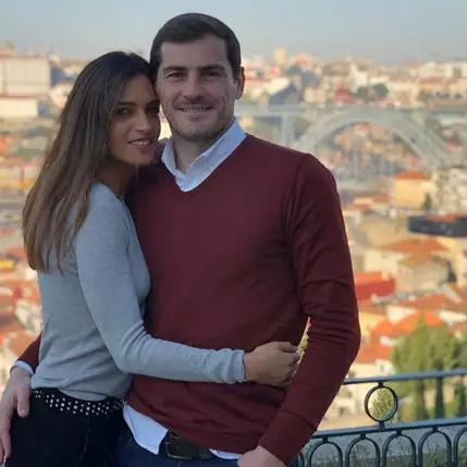 10 Pesona Sara Carbonero, wanita yang setia dampingi Iker Casillas