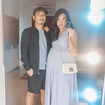 13 Penampakan rumah Raditya Dika, ruang kerjanya cozy abis