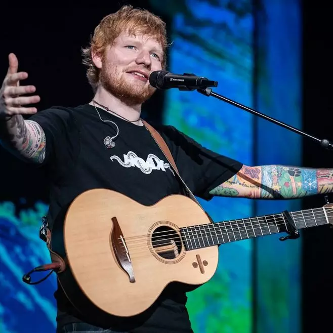 8 Aksi memukau Ed Sheeran hibur penggemarnya di Jakarta