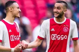 Momen dua pemain Ajax buka puasa di tengah laga lawan Spurs