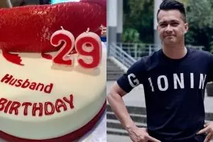 5 Momen mesra Eza Gionino mendapat kejutan ulang tahun dari istri