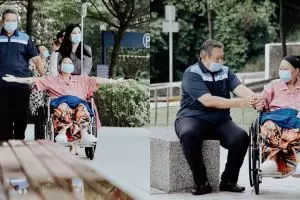 7 Momen bahagia Ani Yudhoyono hirup udara segar ditemani SBY