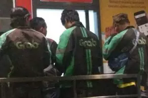 Pesan ojek online, pria ini kaget dapat driver yang mirip dirinya