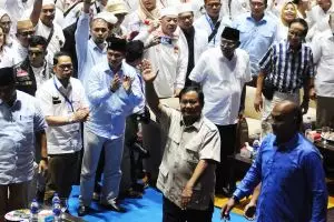 Jenguk Eggi Sudjana & Lieus Sungkarisma, Prabowo bawa nasi padang