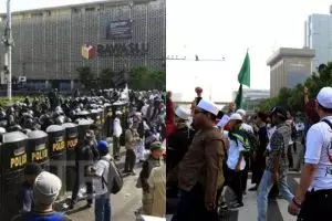 4 Momen personel TNI-Polri tunaikan salat di sela aksi 22 Mei