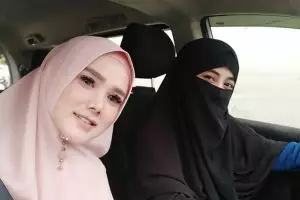 11 Potret kompak Mulan Jameela dan Umi Pipik, friendship goals