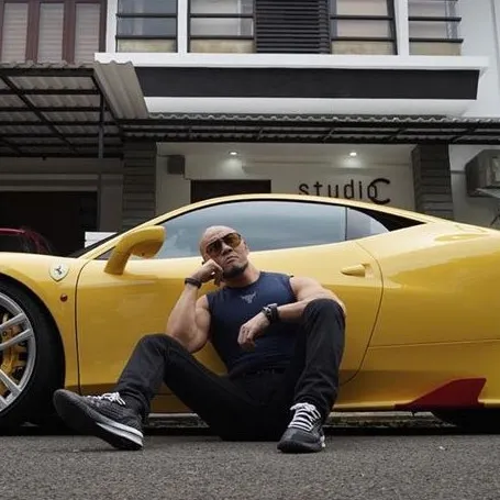 10 Penampakan rumah Deddy Corbuzier, ruang fitnessnya lengkap abis