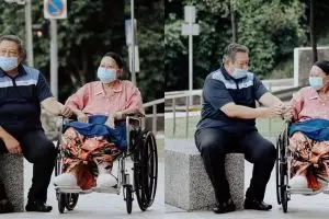 7 Potret bahagia Ani Yudhoyono jalan bareng cucu di sela perawatan