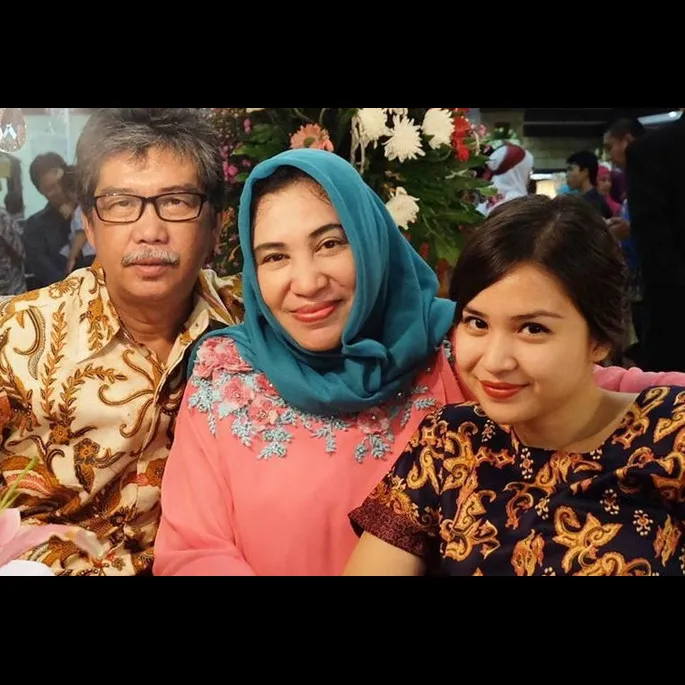 Ketegaran 4 seleb jalani Lebaran 2019 setelah ditinggal orangtua