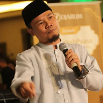 Tak banyak yang tahu, 5 komedian ini sukses jadi pendakwah